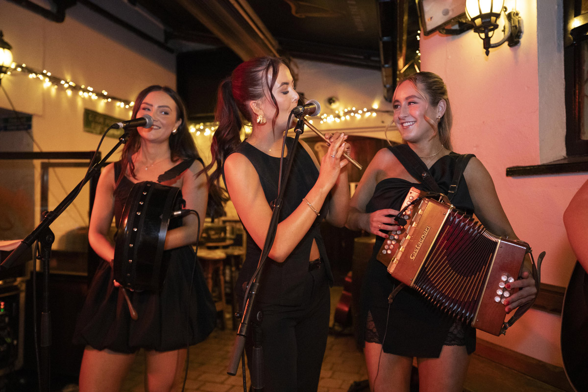 Music Trail - women irish band